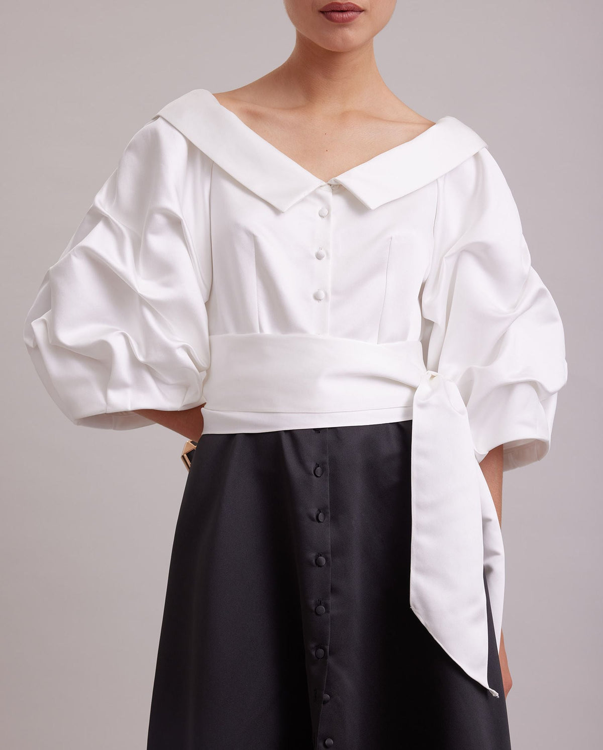 Robe Drama - Black & White