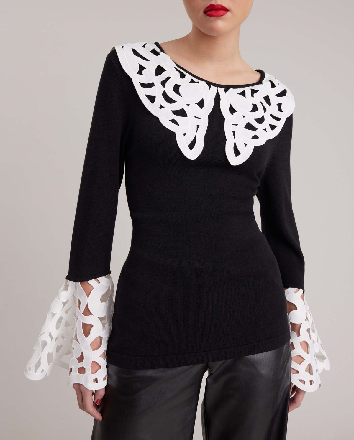 Pull Daisy en dentelle - Black & White