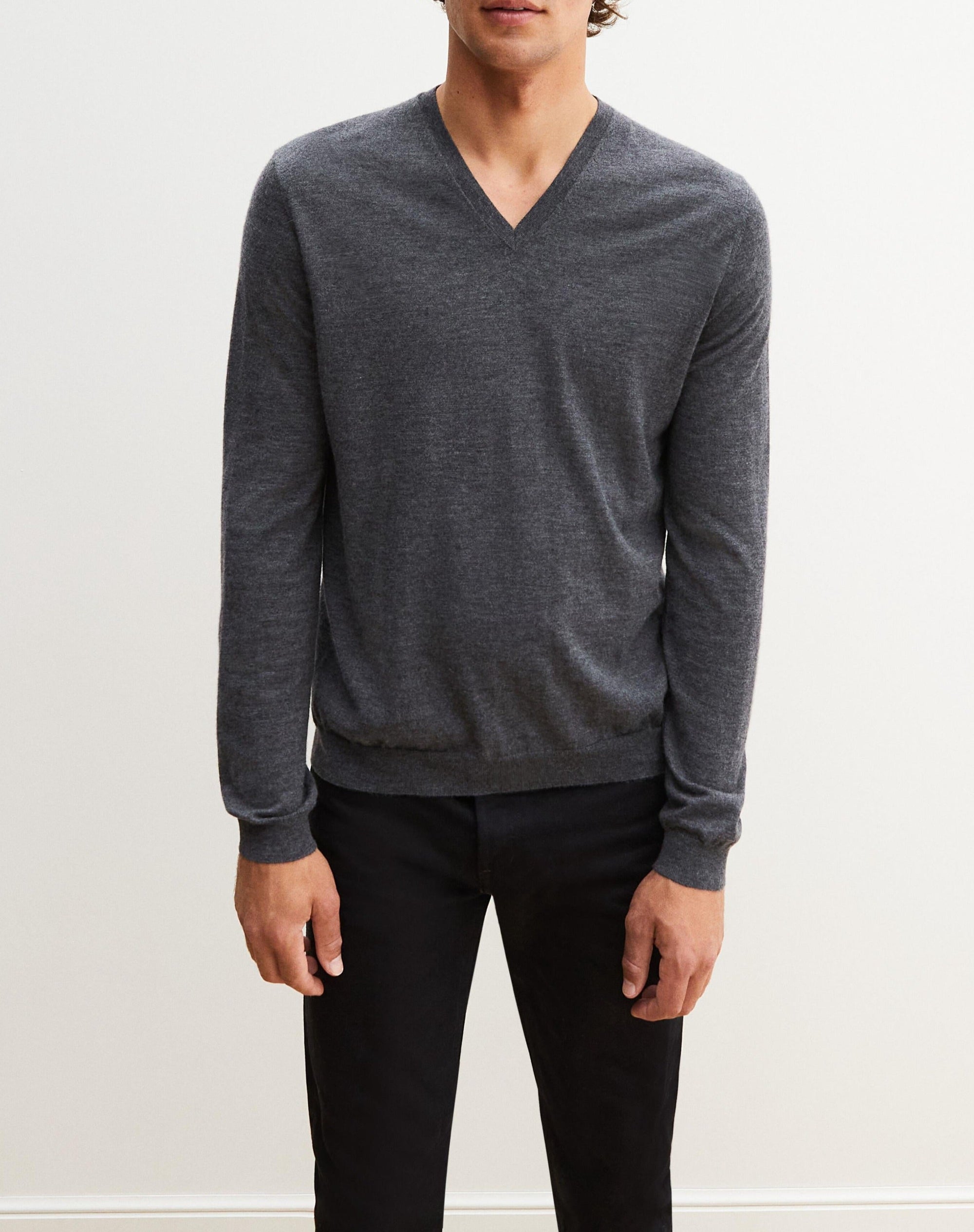 Ultra-fine cashmere V jumper - Graphite