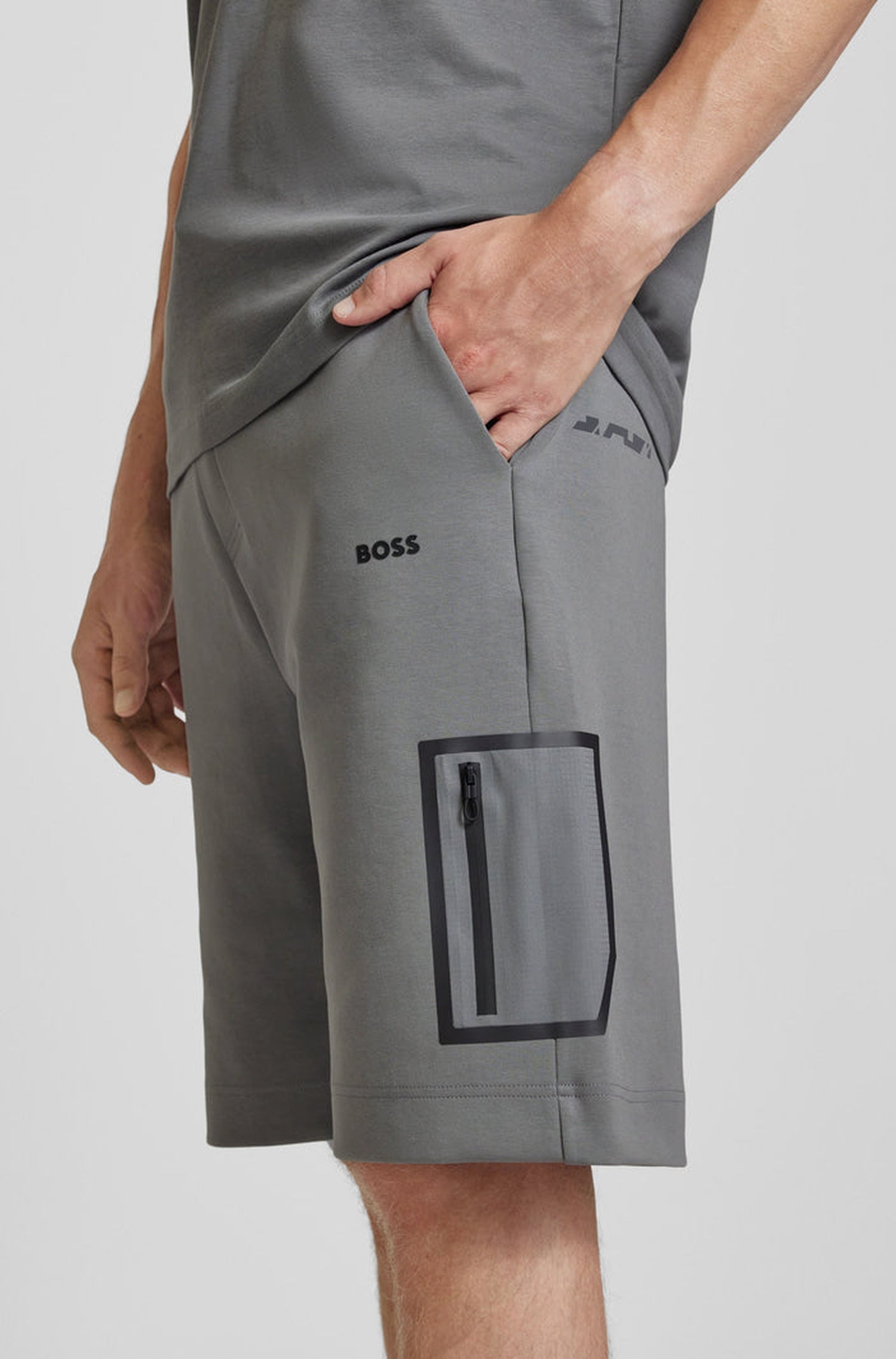 Hariq shorts with an elasticated waistband - Dark Beige