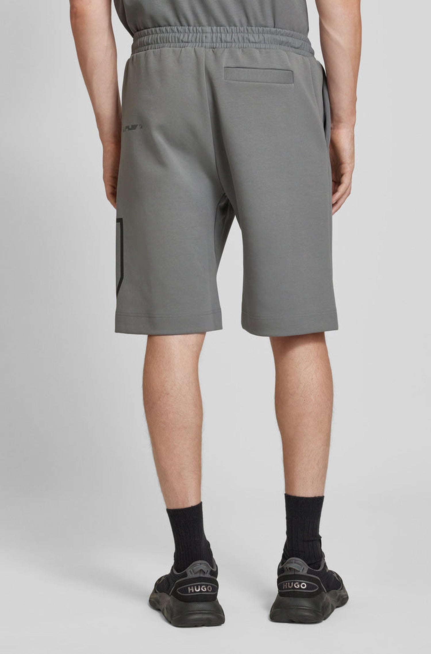 Hariq shorts with an elasticated waistband - Dark Beige