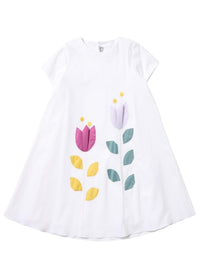 Abito bianco con fiori applicati