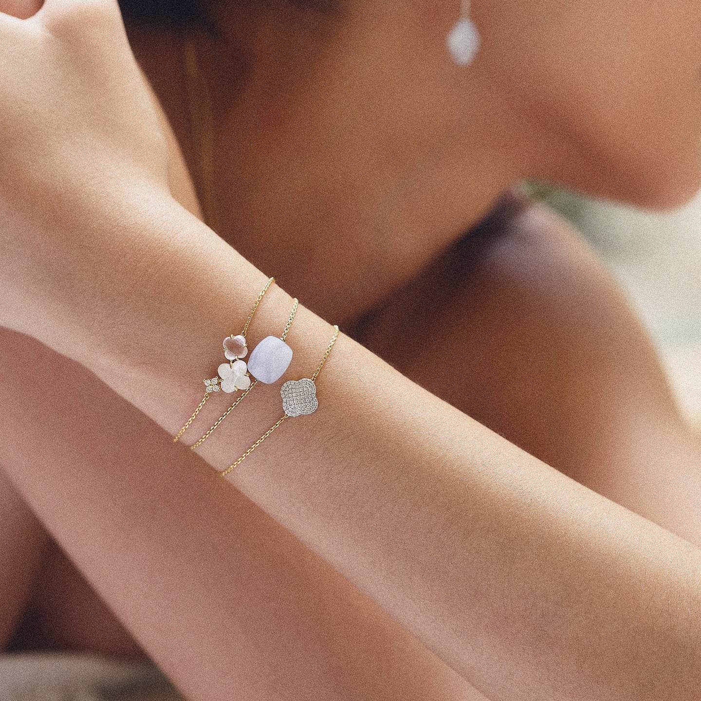 Yellow Gold & Agate and Moonstone Bouquet Bracelet - Green & White