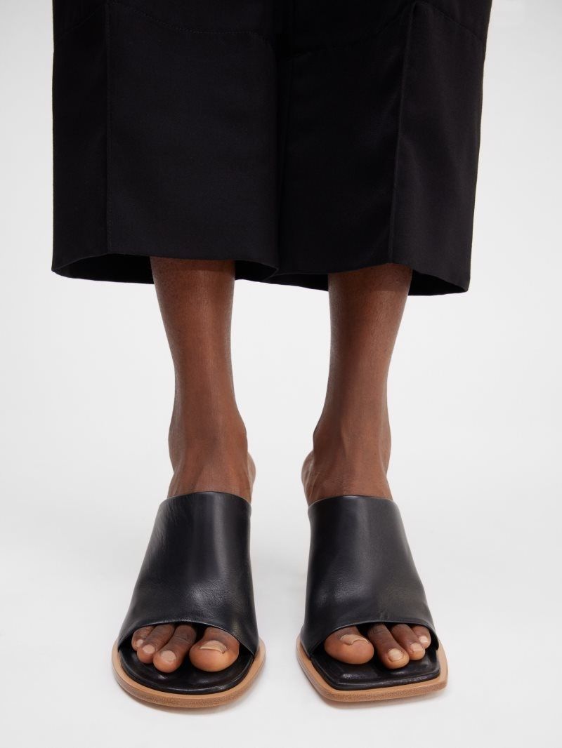 150€ / 2 sold //4 QTY / ST50%   Mules Rond Carré 75 en cuir - Black