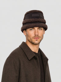 90€ / 56 sold //148 QTY / ST38%   Bob avec logo en peau lainée - Dark Brown