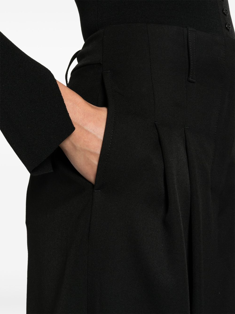 LE PANTALON TITOLO