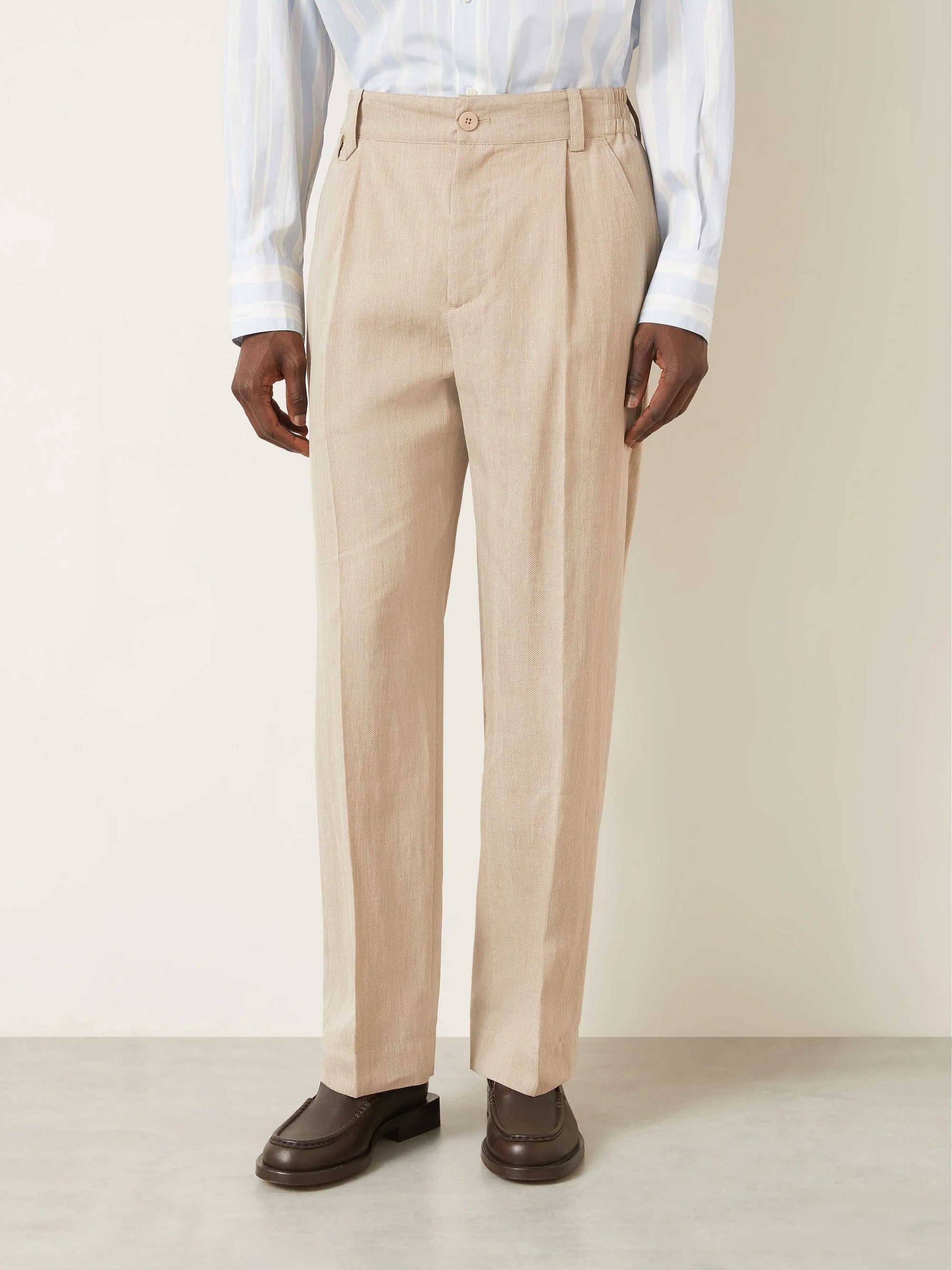 Pantalon Linu tailleur structuré en soie mélangée - Dark Beige