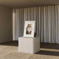 Cadre de rideau Kelly Behun en verre - White & Gold