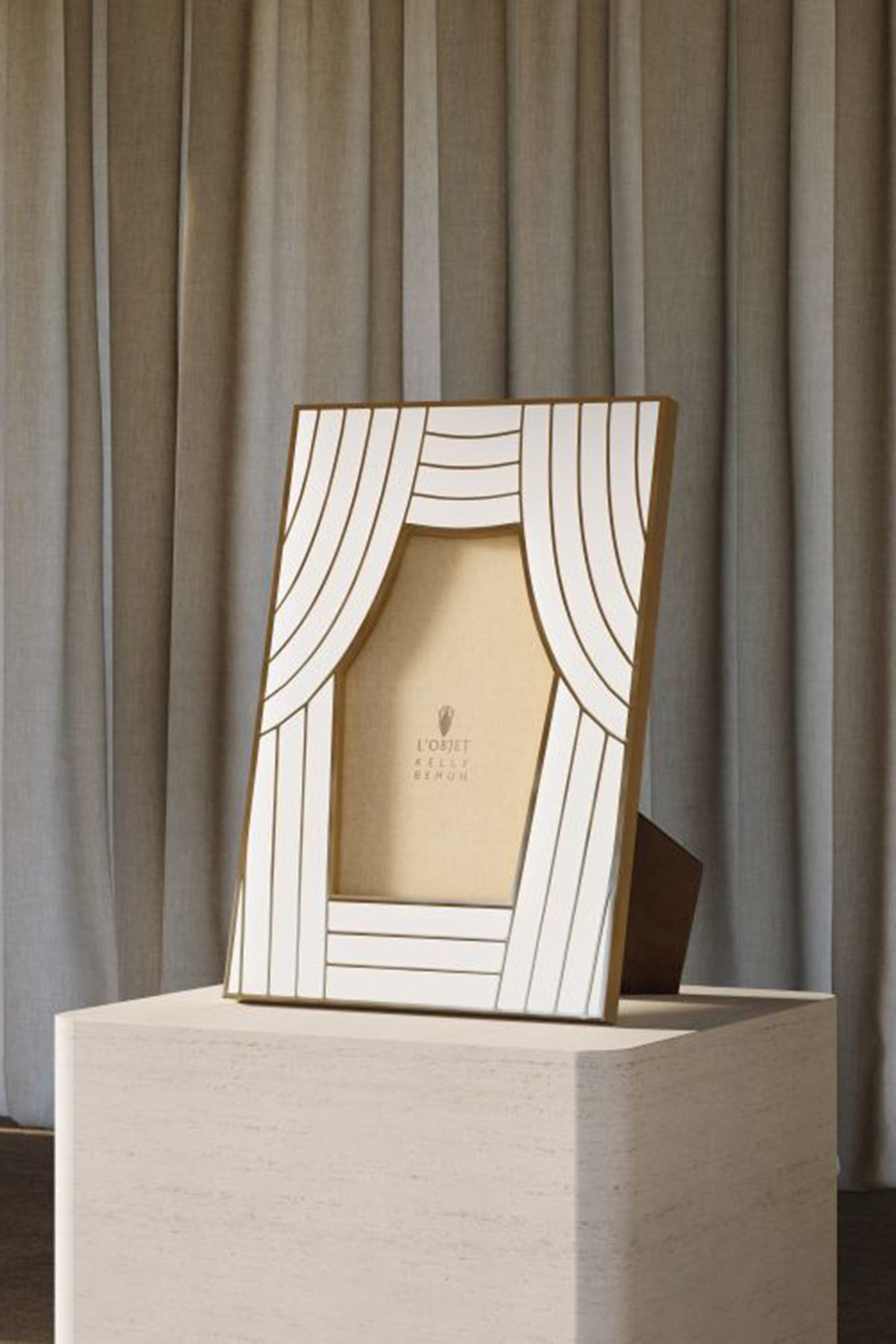 Petit cadre rideau Kelly Behun - Blanc & Or