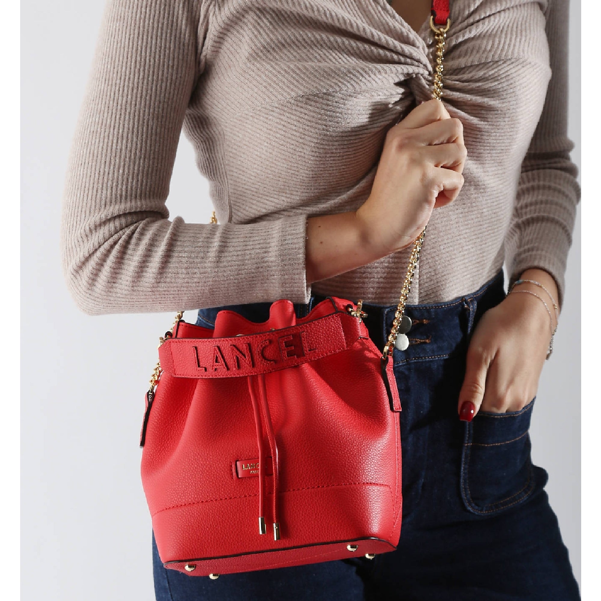 Petit sac seau Ninon en cuir grainé - Rouge Baiser