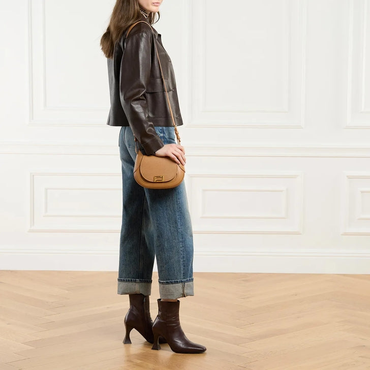Sac besace Paulette M en cuir grainé - Moutarde
