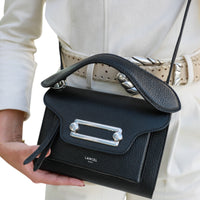 M Clic crossbody bag in grained leather - Cassis