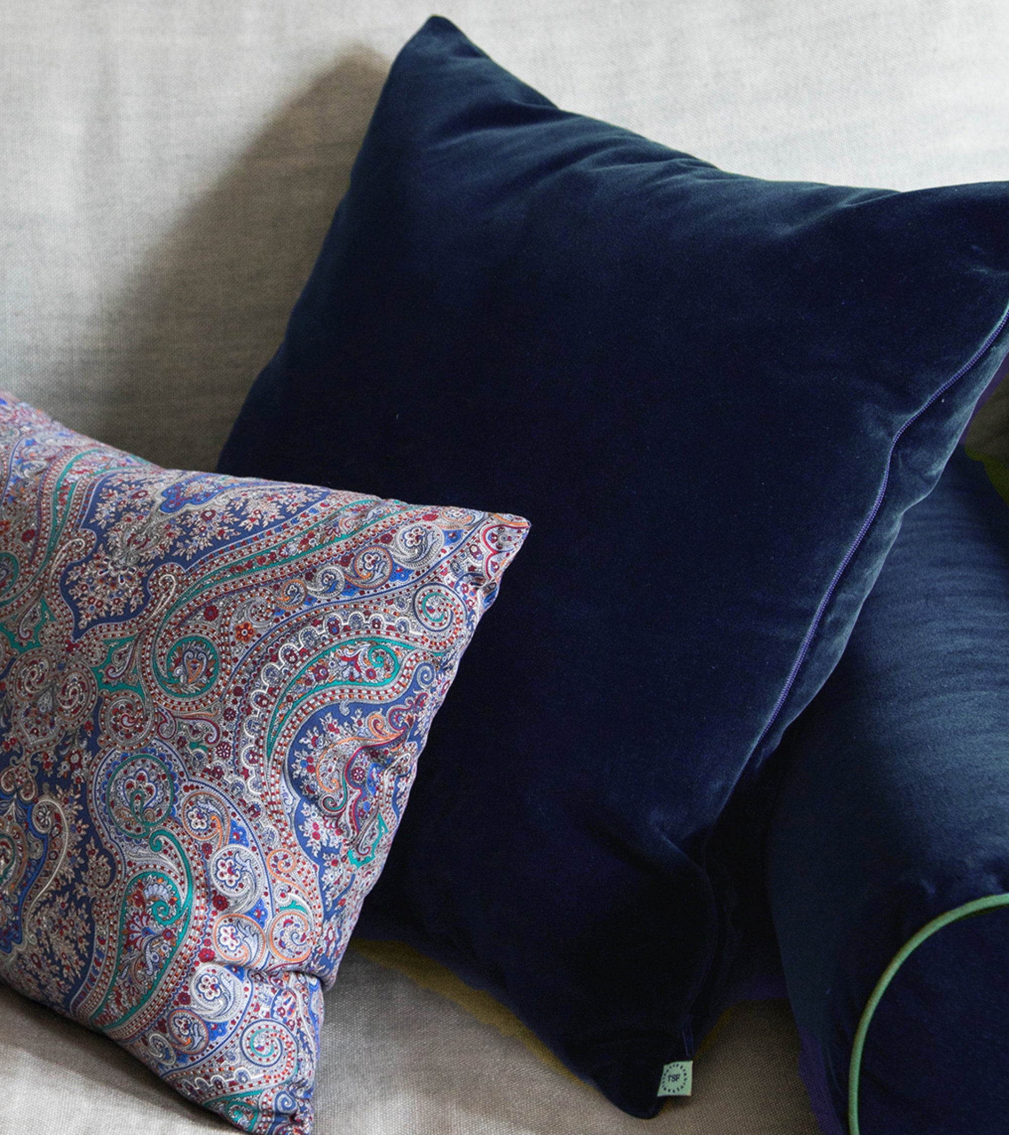 Coussin Nonna en velours - Bleu marine