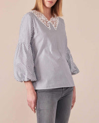 Blouse Lilas en dentelle à manches ballons - Black & White