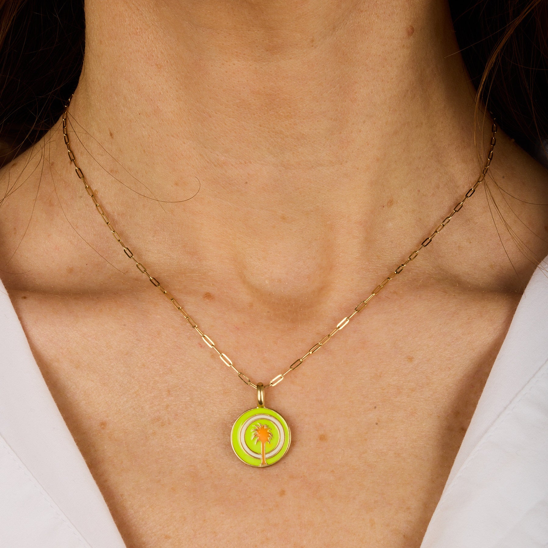 Collier en or jaune - Résine