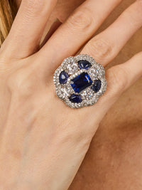 1qty NEW / Or gris 18 ct Bague sur or gris 18 carats sertie de taille émeraude Burmalite™ bleu saphir // RECO : 2960€