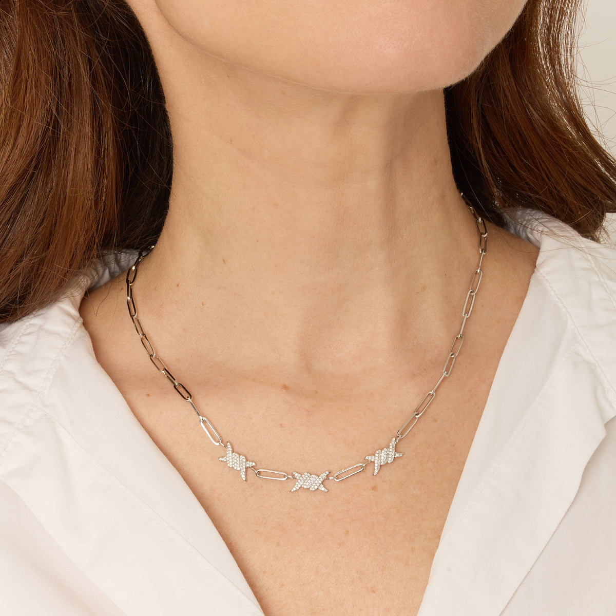 PT2_PrixTroca:2300€_VentesTroca:0_QtyTroca:1_ST:0%_Collier Barbelé en Or blanc 18K serti de diamants - Blanc
