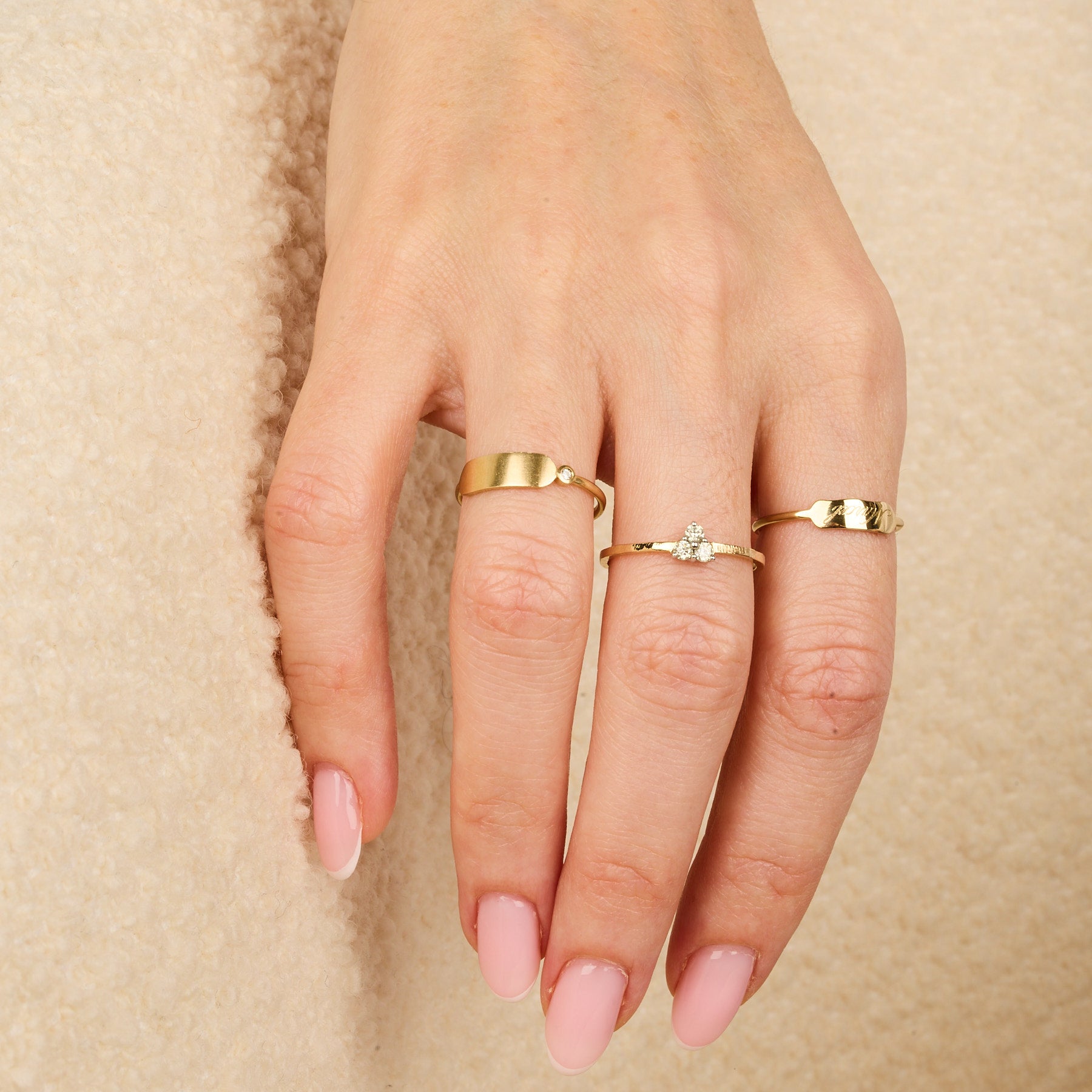 Yellow gold ring set with a diamond - Diamond