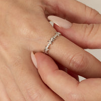 PrixTroca:420€_VentesTroca:0_QtyTroca:1_ST:0%_Bague Barbelé en Or blanc 18K sertie de diamants - Blanc