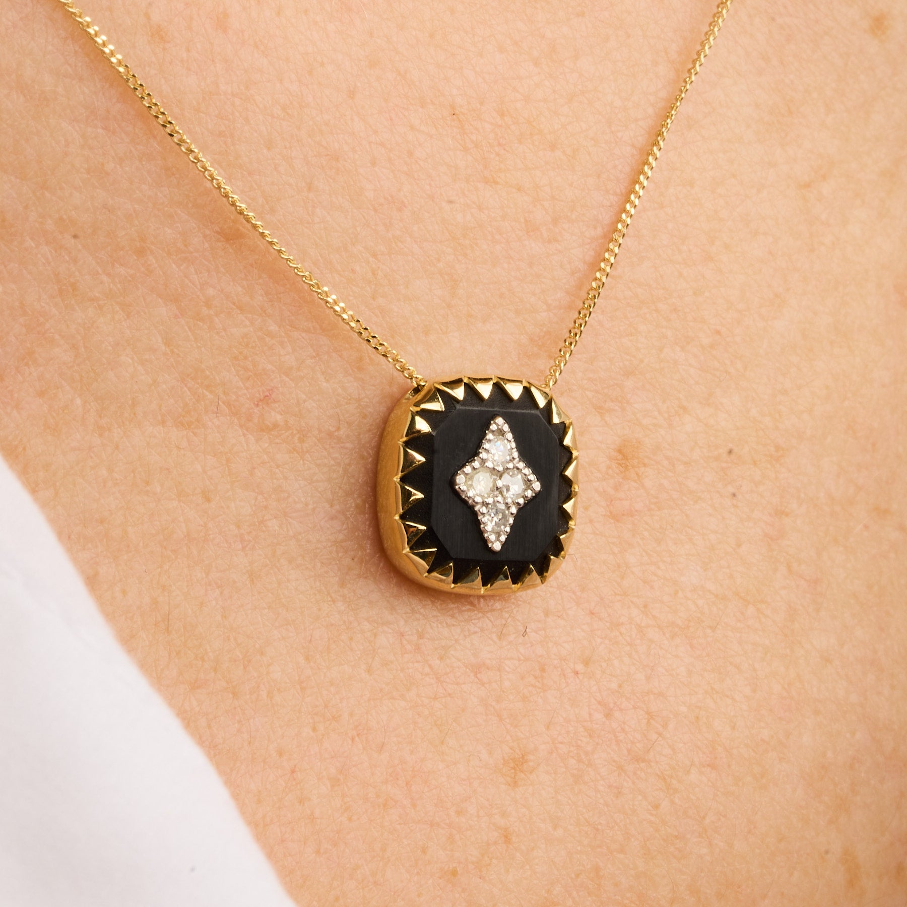 Collier en or jaune et or blanc sertie de diamant - Diamant