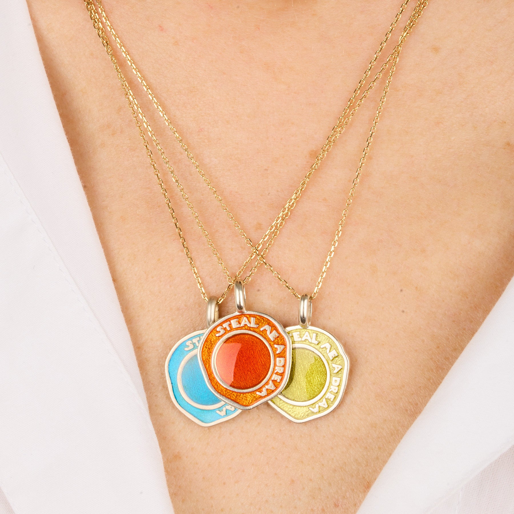 Collier en or jaune et argent - Résine