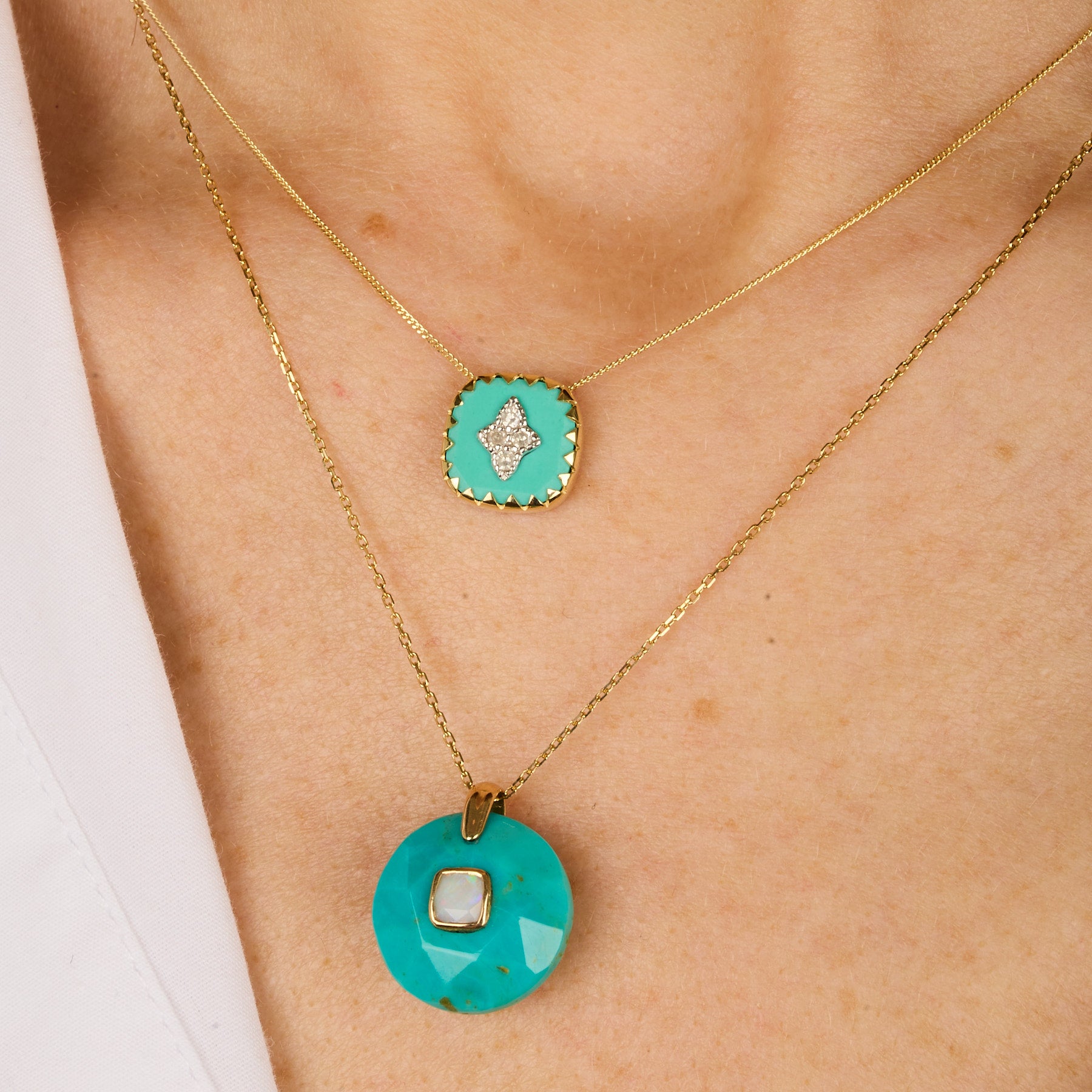 Yellow gold necklace set with diamonds - Diamant & Résine