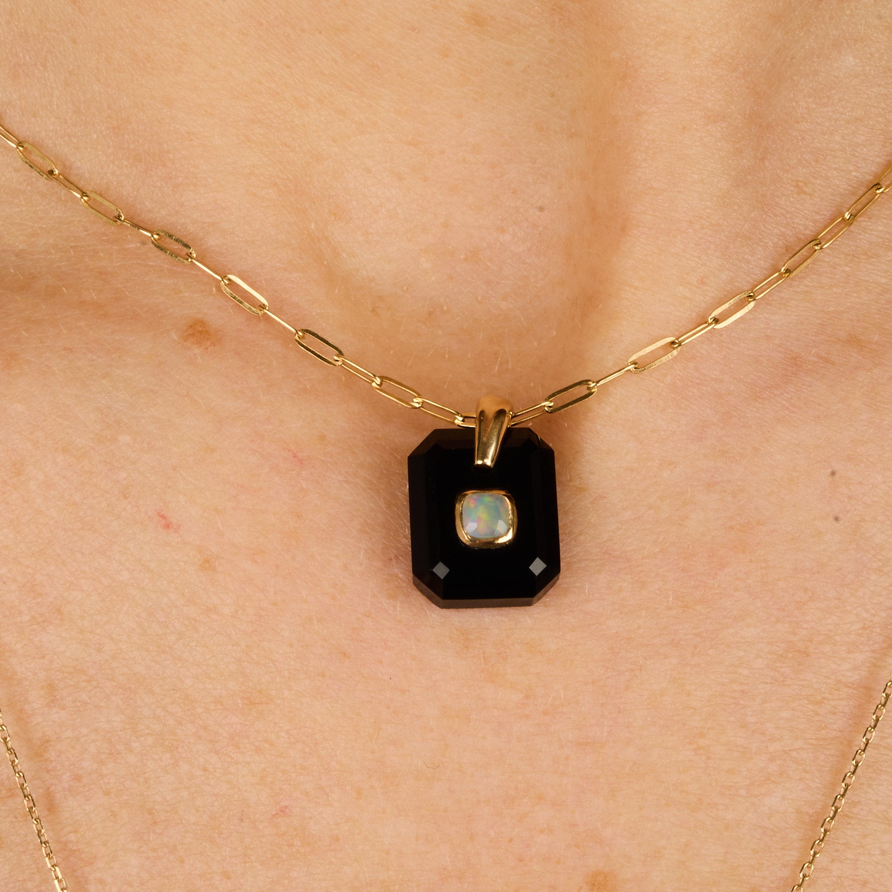 Yellow gold necklace - Black Onyx