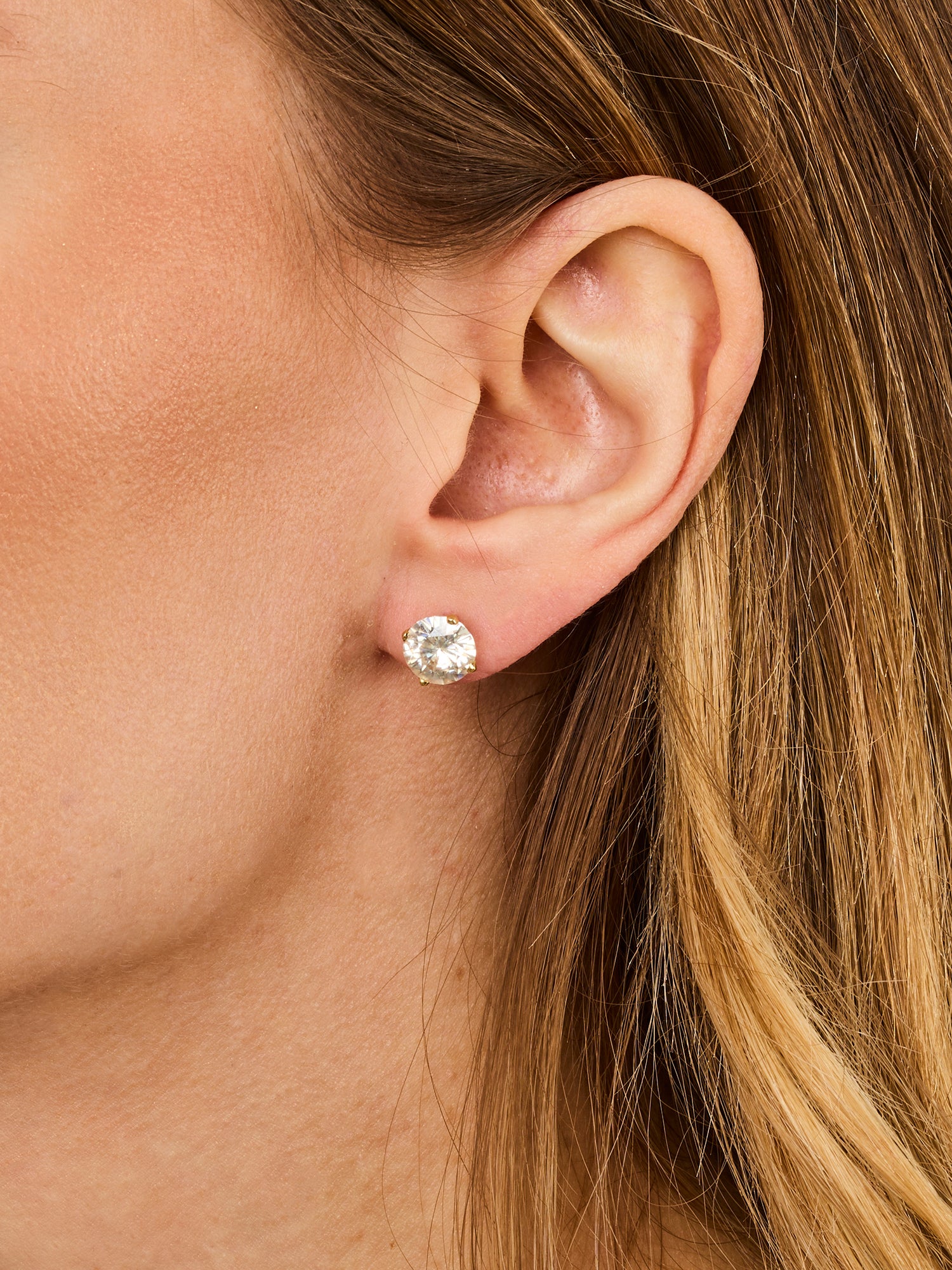 1qty DJV / QTY DISPO : 1-QTY VENDUES : 0-ST : 0% PRIX DJV : 1990€ // Or jaune 18ct Boucles d'oreilles en or jaune 18 carats serties de moissanite taille brillant 8mm /// RECO : 1920€