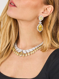 1qty NEW / Argent Rhodié Boucles d'oreilles longues système mixte (clip et tige) en argent rhodié serties de Burmalite jonquille et blanche // RECO : 1470€