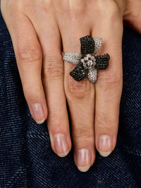 2qty NEW / Or gris 18 ct Bague sur or gris 18 carats sertie de pavage taille brillant burmalite™ blanche et noire // RECO : 615€