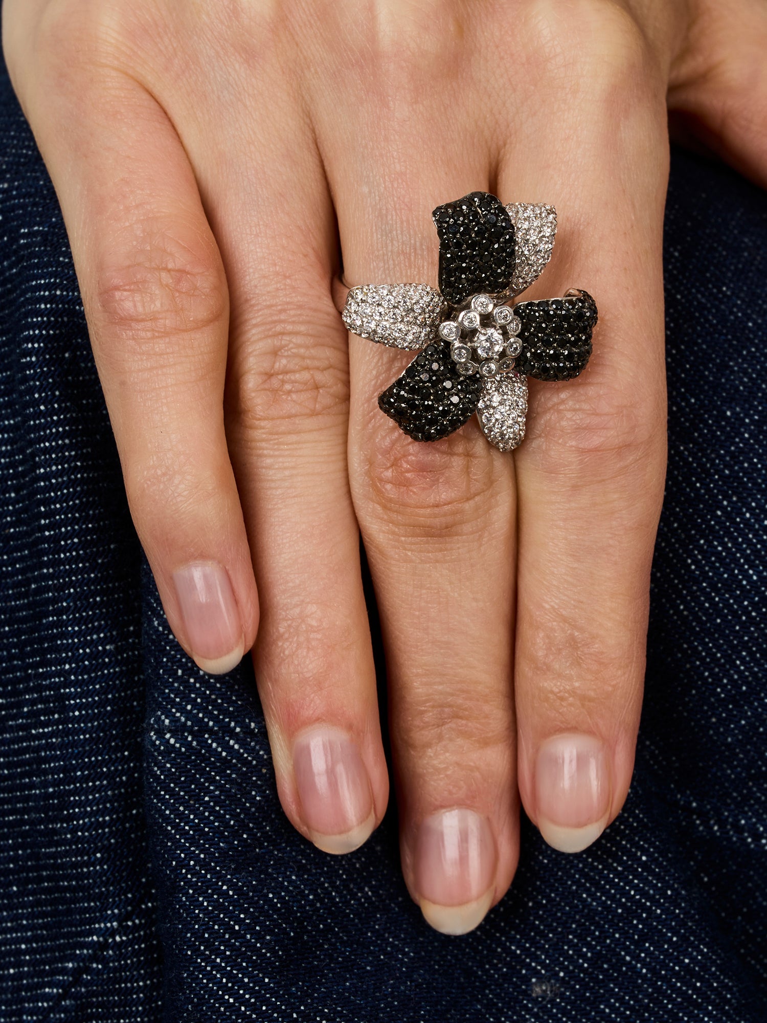 2qty NEW / Or gris 18 ct Bague sur or gris 18 carats sertie de pavage taille brillant burmalite™ blanche et noire // RECO : 615€