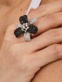 2qty NEW / Or gris 18 ct Bague sur or gris 18 carats sertie de pavage taille brillant burmalite™ blanche et noire // RECO : 615€