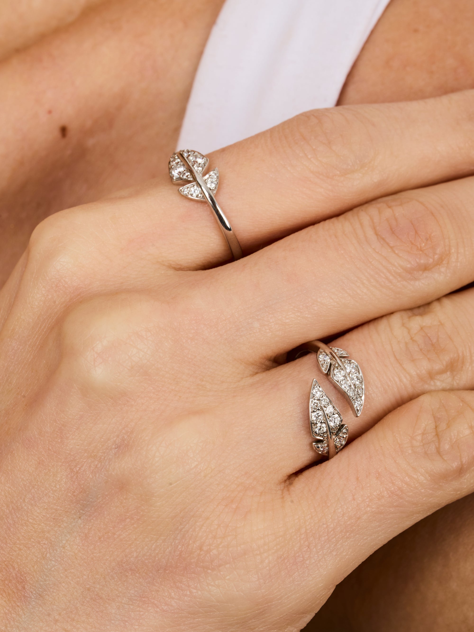 2qty NEW / Or blanc 18 ct Bague Toi & Moi Comme une Plume en or blanc 18 carats // RECO : 475€