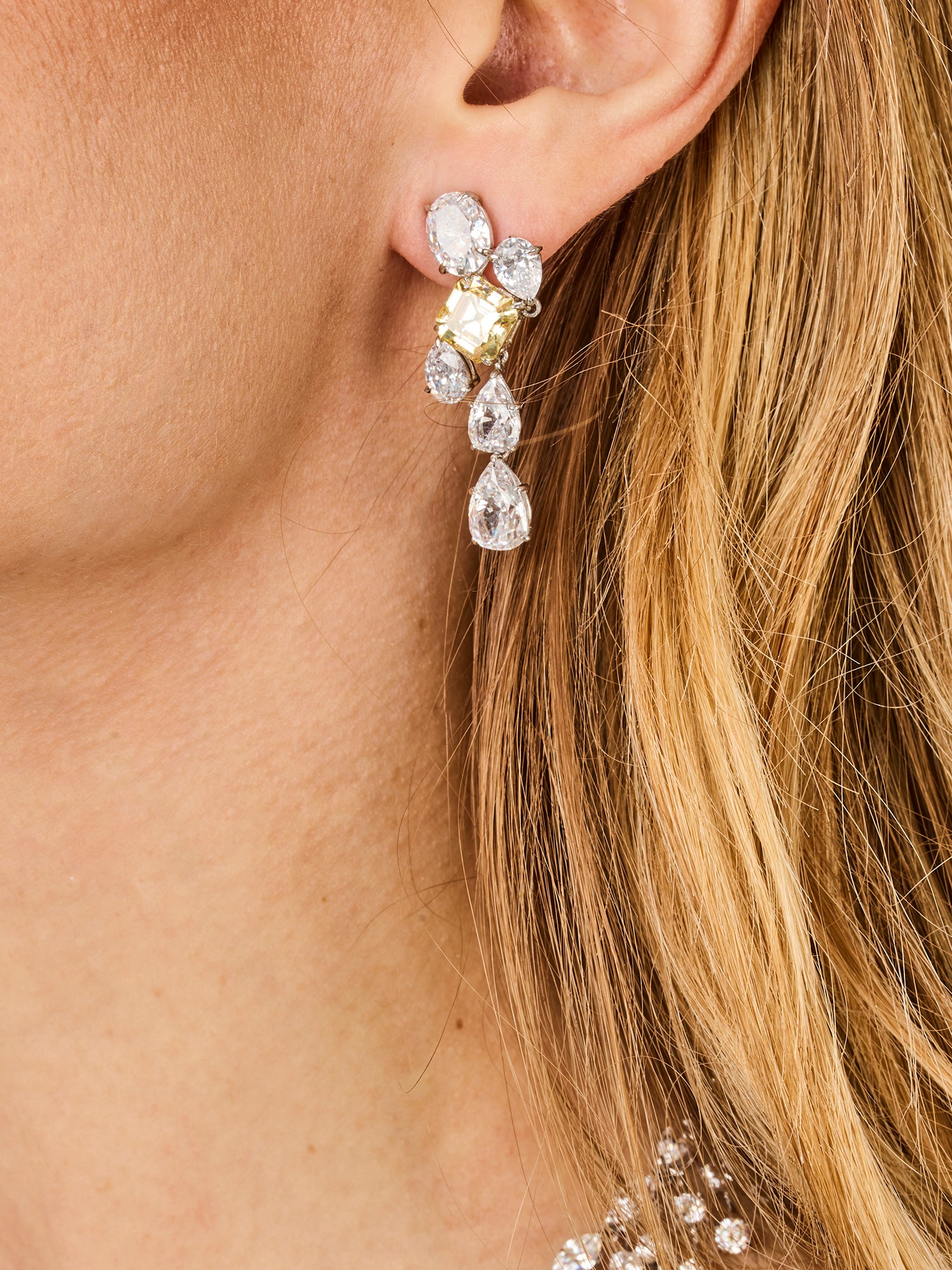 1qty NEW / Argent Rhodié Boucles d'oreilles Burmalite jonquille taille asscher et Burmalite blanche en argent rhodié // RECO : 495€