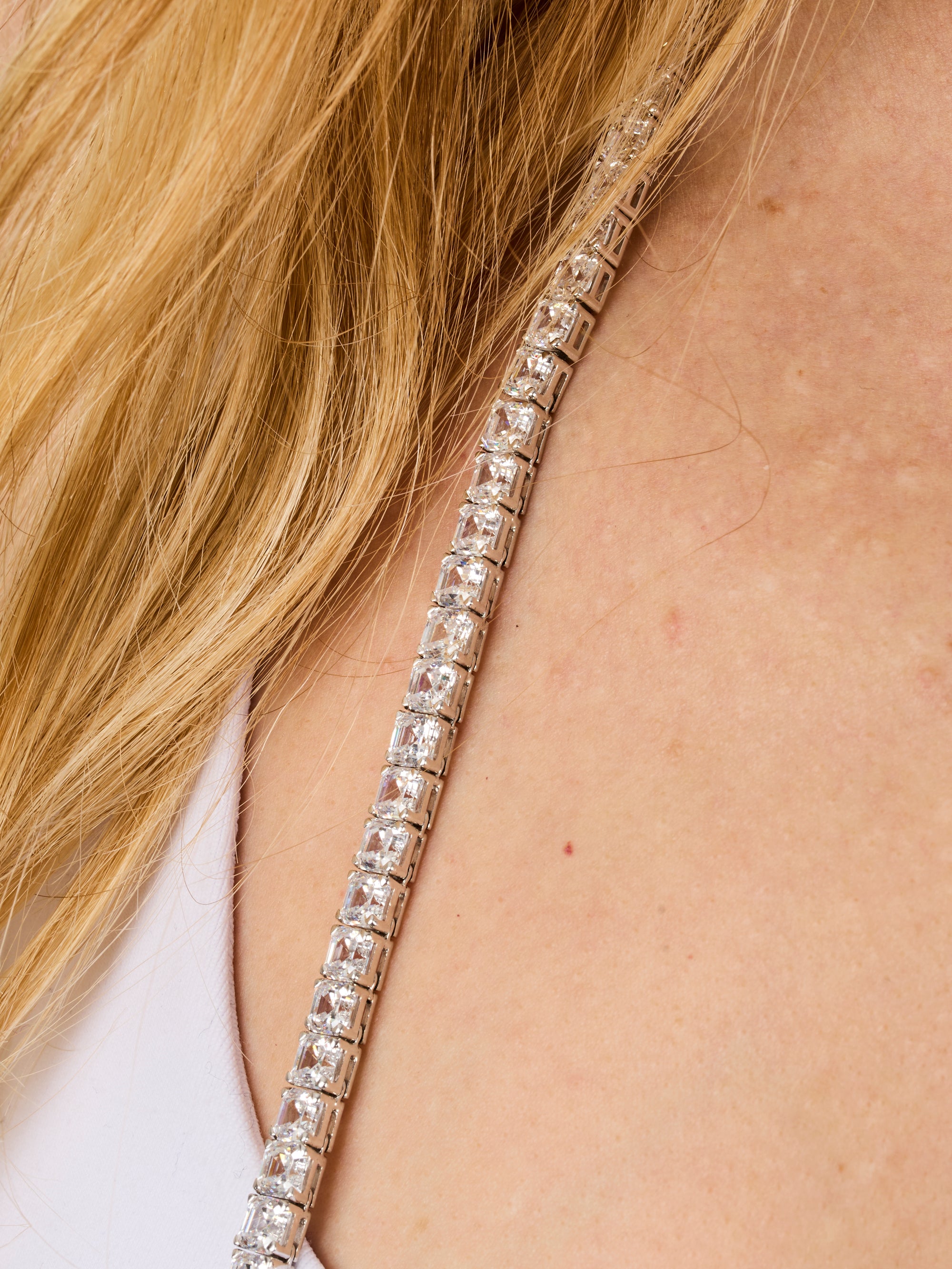 1qty NEW / Argent Rhodié Sautoir 90cm serti de Burmalite blanche taille asscher 5mm en argent rhodié // RECO : 1925€