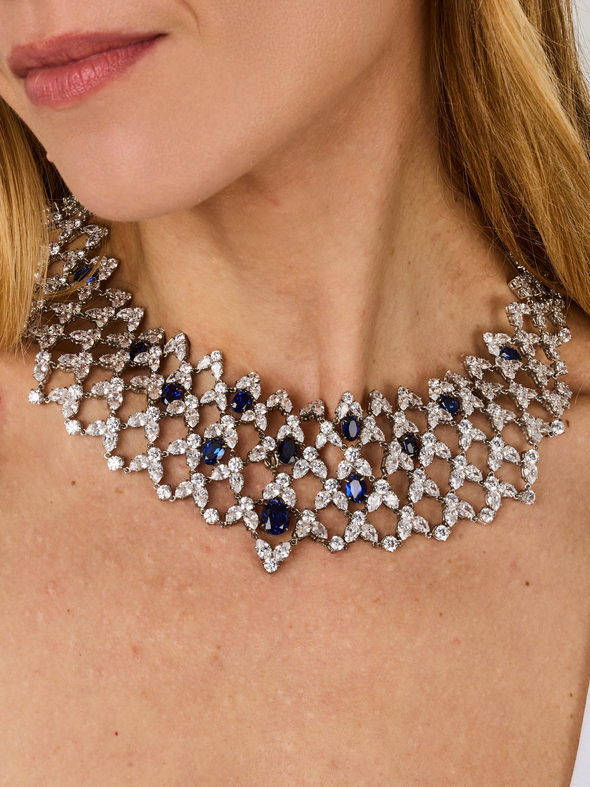 1qty NEW / Argent Rhodié Collier Illusion Burmalite bleu saphir taille ovale et Burmalite blanche en argent rhodié // RECO : 2160€