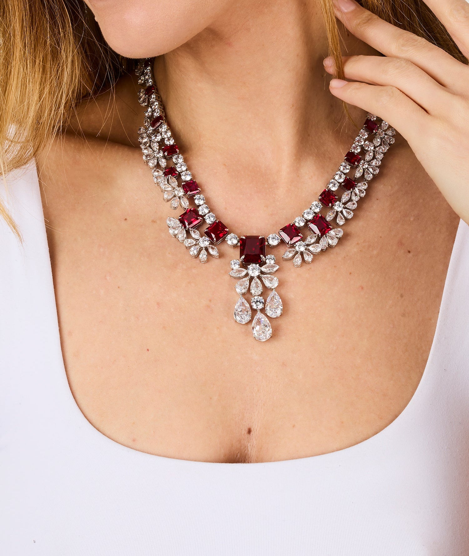 1qty NEW / Argent Rhodié Collier serti de Burmalite taille émeraude rouge rubis dégradé et Burmalite taille poire // RECO : 1950€