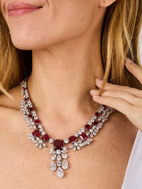 1qty NEW / Argent Rhodié Collier serti de Burmalite taille émeraude rouge rubis dégradé et Burmalite taille poire // RECO : 1950€