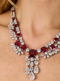 1qty NEW / Argent Rhodié Collier serti de Burmalite taille émeraude rouge rubis dégradé et Burmalite taille poire // RECO : 1950€