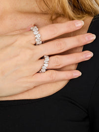 1qty NEW / Or blanc 18 ct Alliance en or blanc 18 carats sertie de diamants synthétiques taille poire 5 // RECO : 5670€