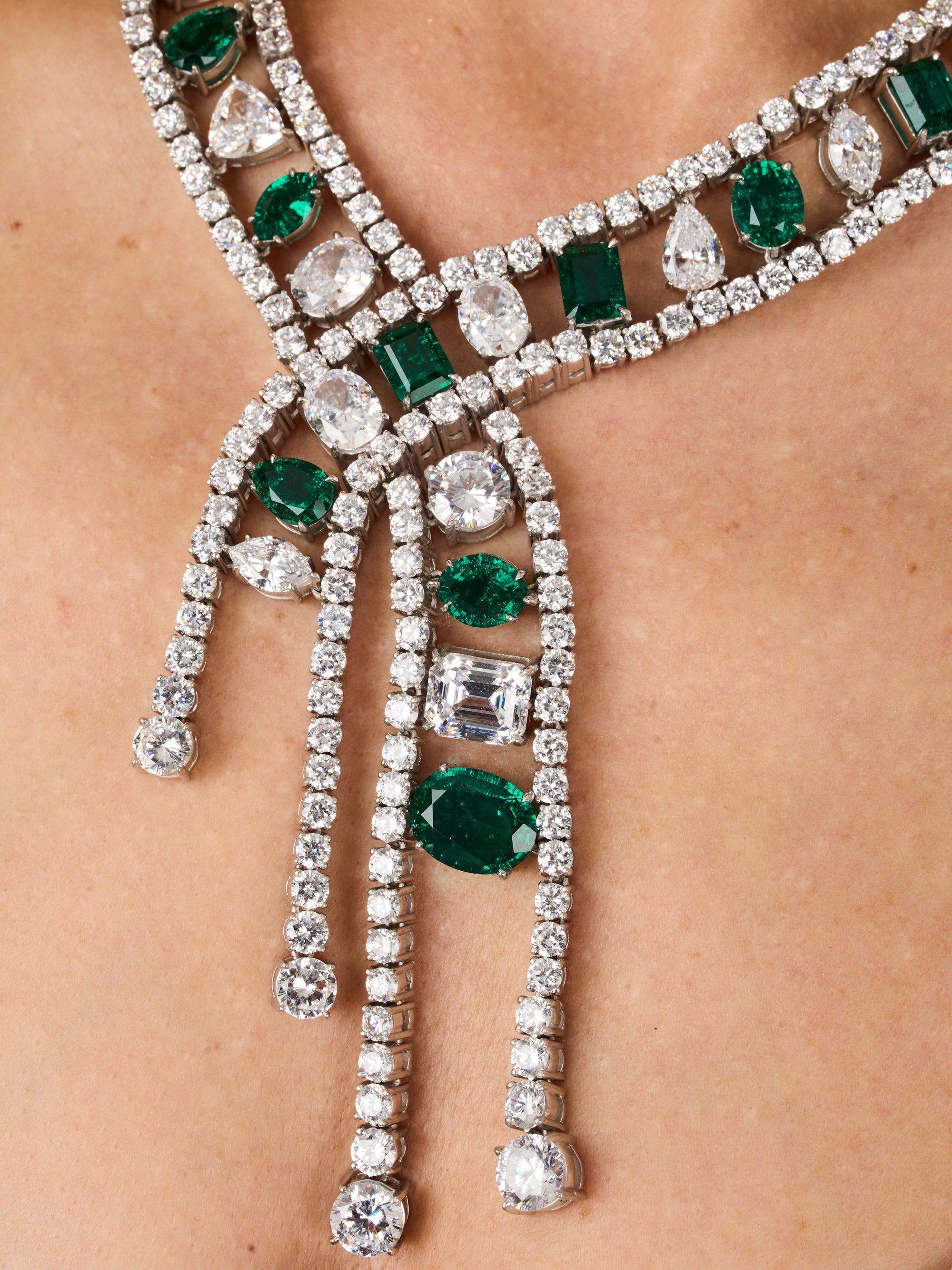 1qty NEW / Argent Collier cravate croisée Burmalite vert émeraude et blanche // RECO : 5850€