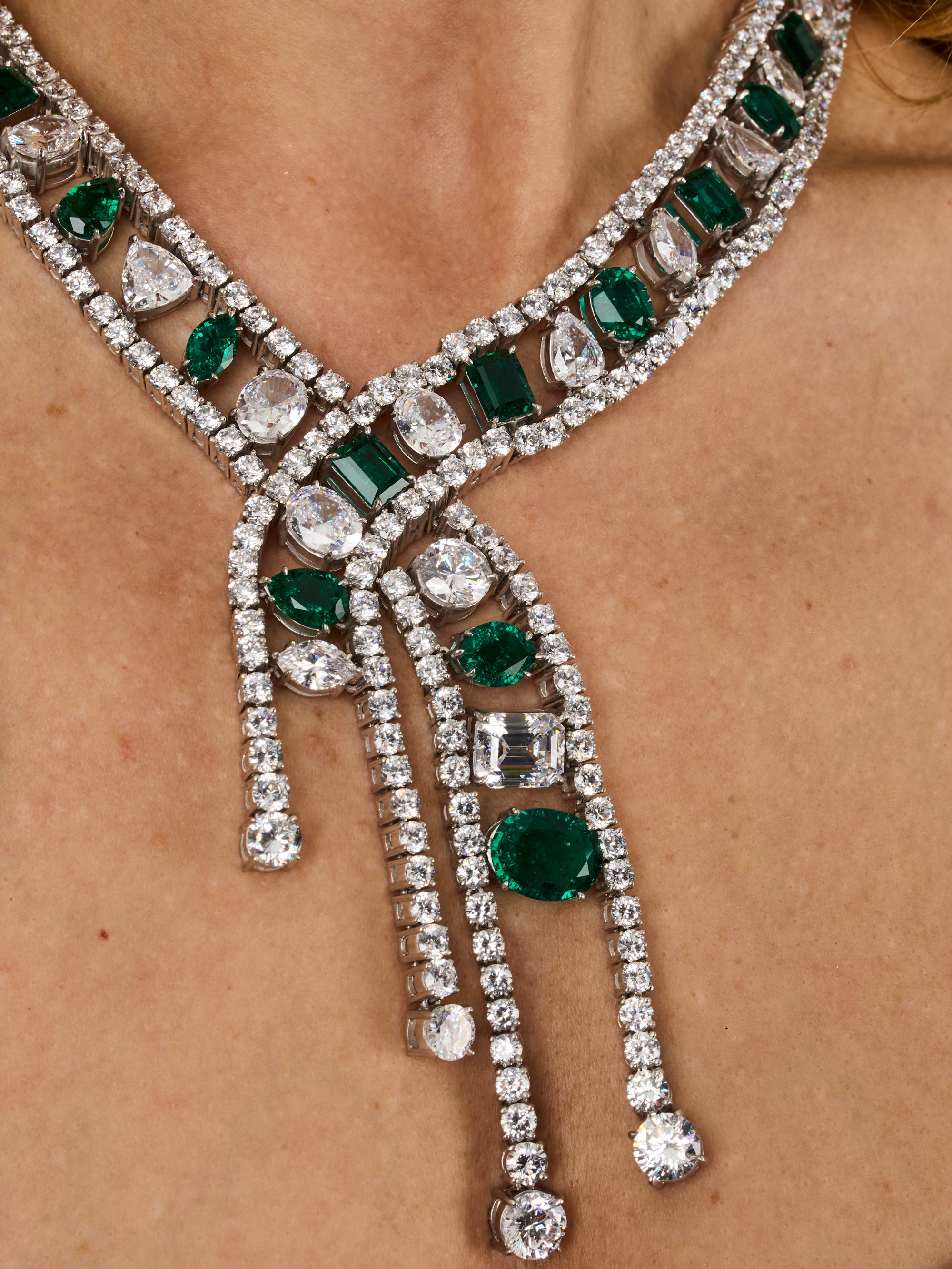 1qty NEW / Argent Collier cravate croisée Burmalite vert émeraude et blanche // RECO : 5850€