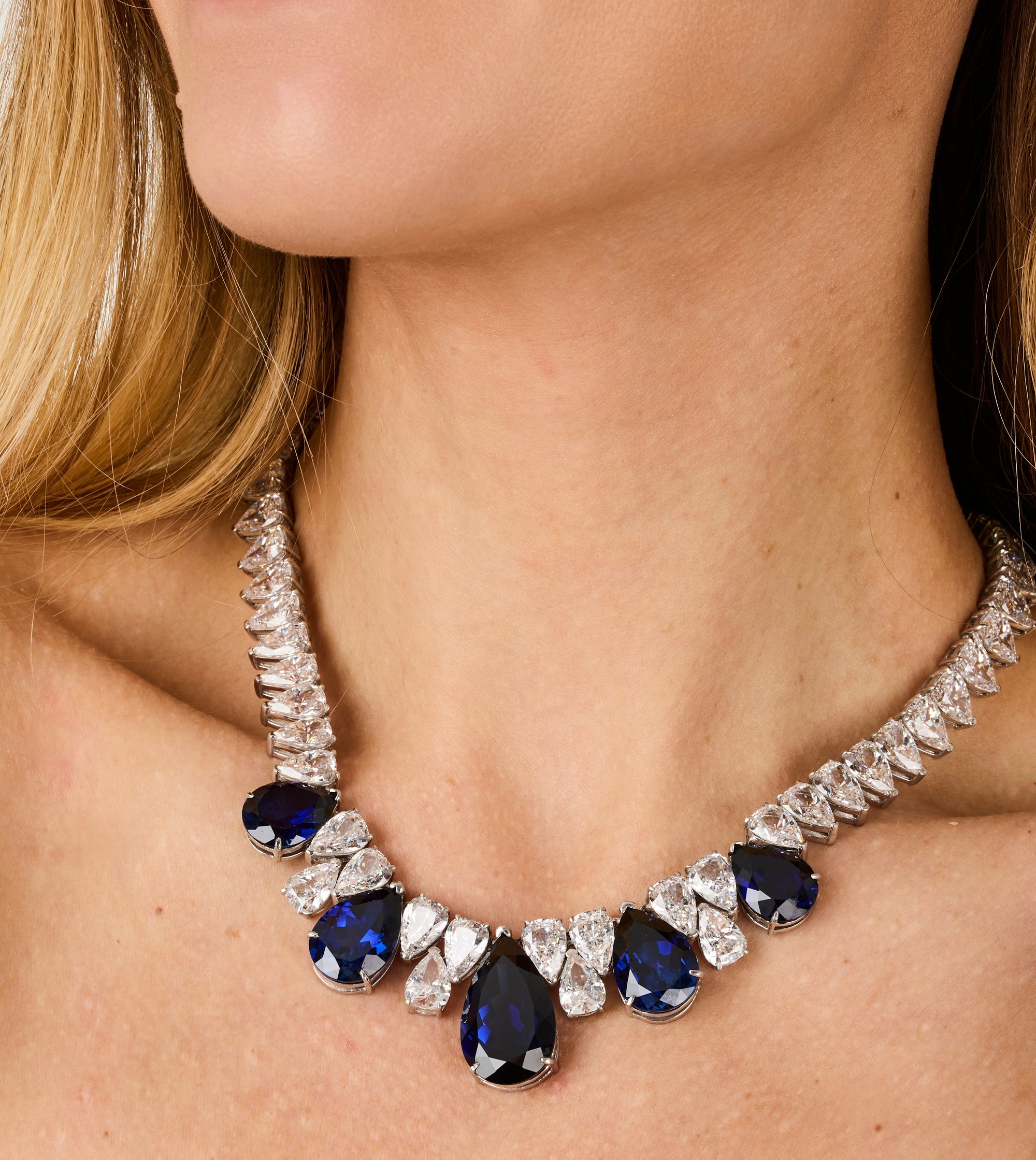 1qty NEW / Argent Rhodié Collier sur argent rhodié serti de burmalite™ taille poire bleu saphir et blanche // RECO : 2120€