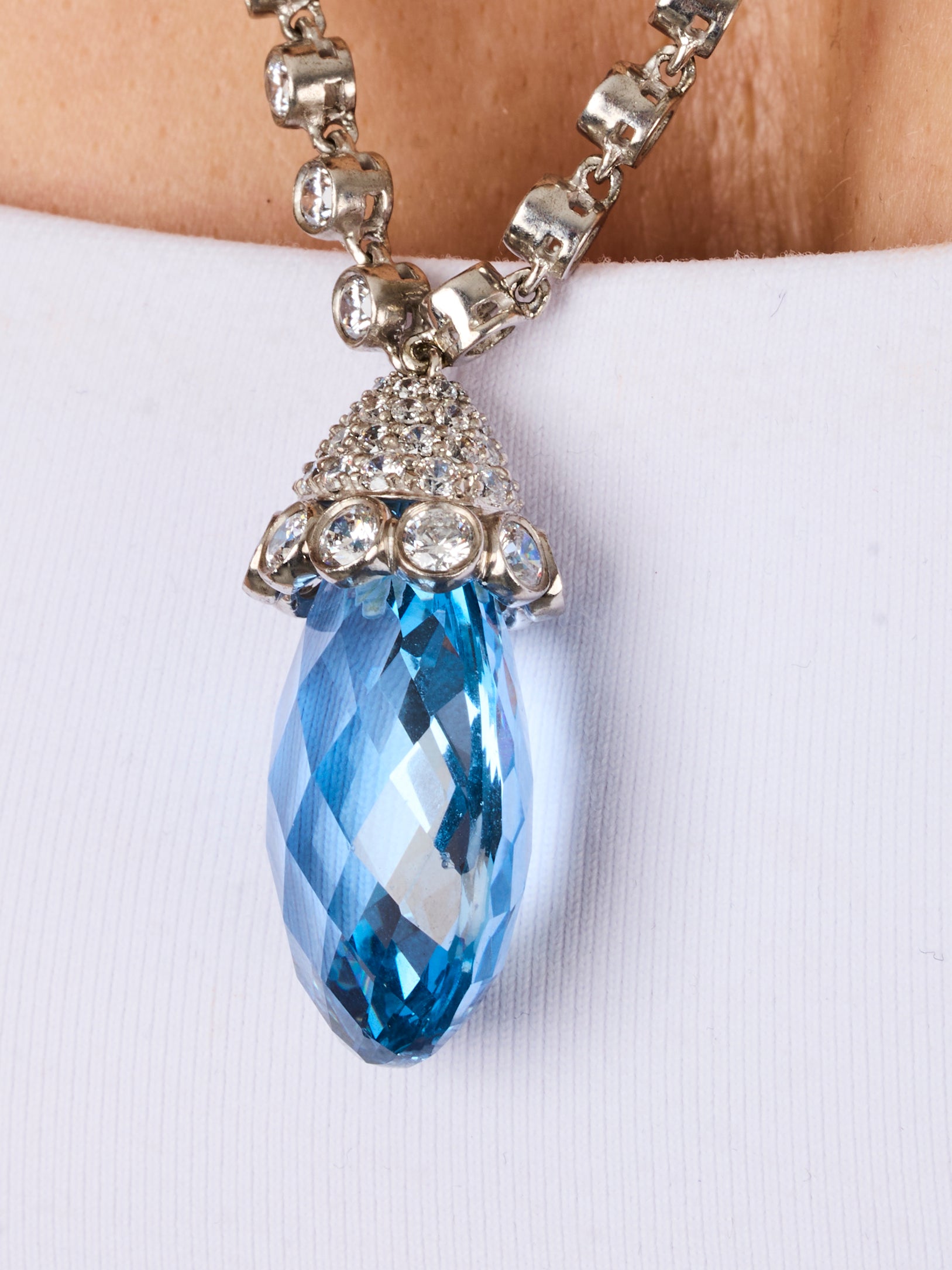 1qty NEW / Argent Collier long double rang serti clos de Burmalite™ blanche taille brillant et pendant Burmalite couleur aigue marine taille briolette // RECO : 1778€