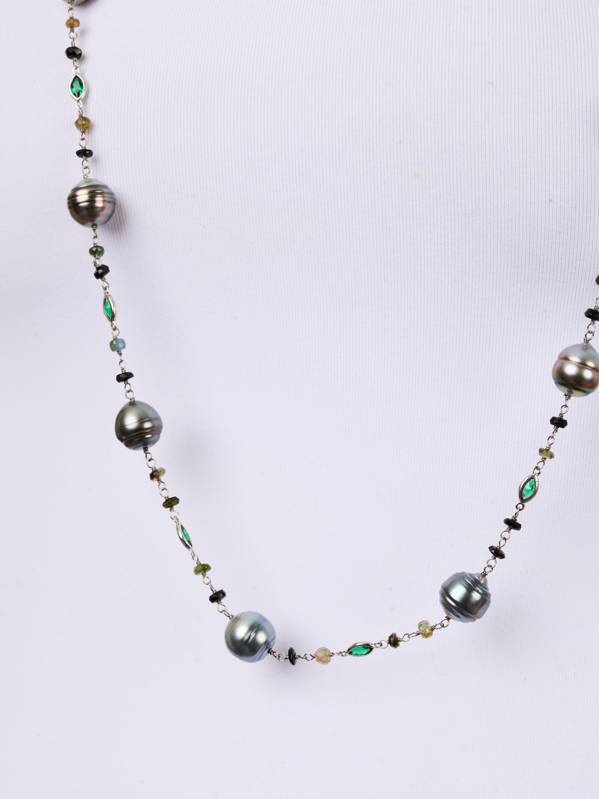 2qty DJV / QTY DISPO : 2-QTY VENDUES : 0-ST : 0% PRIX DJV : 995€ // Argent Sautoir 95cm perle tahiti tourmaline et Burmalite verte /// RECO : 945€