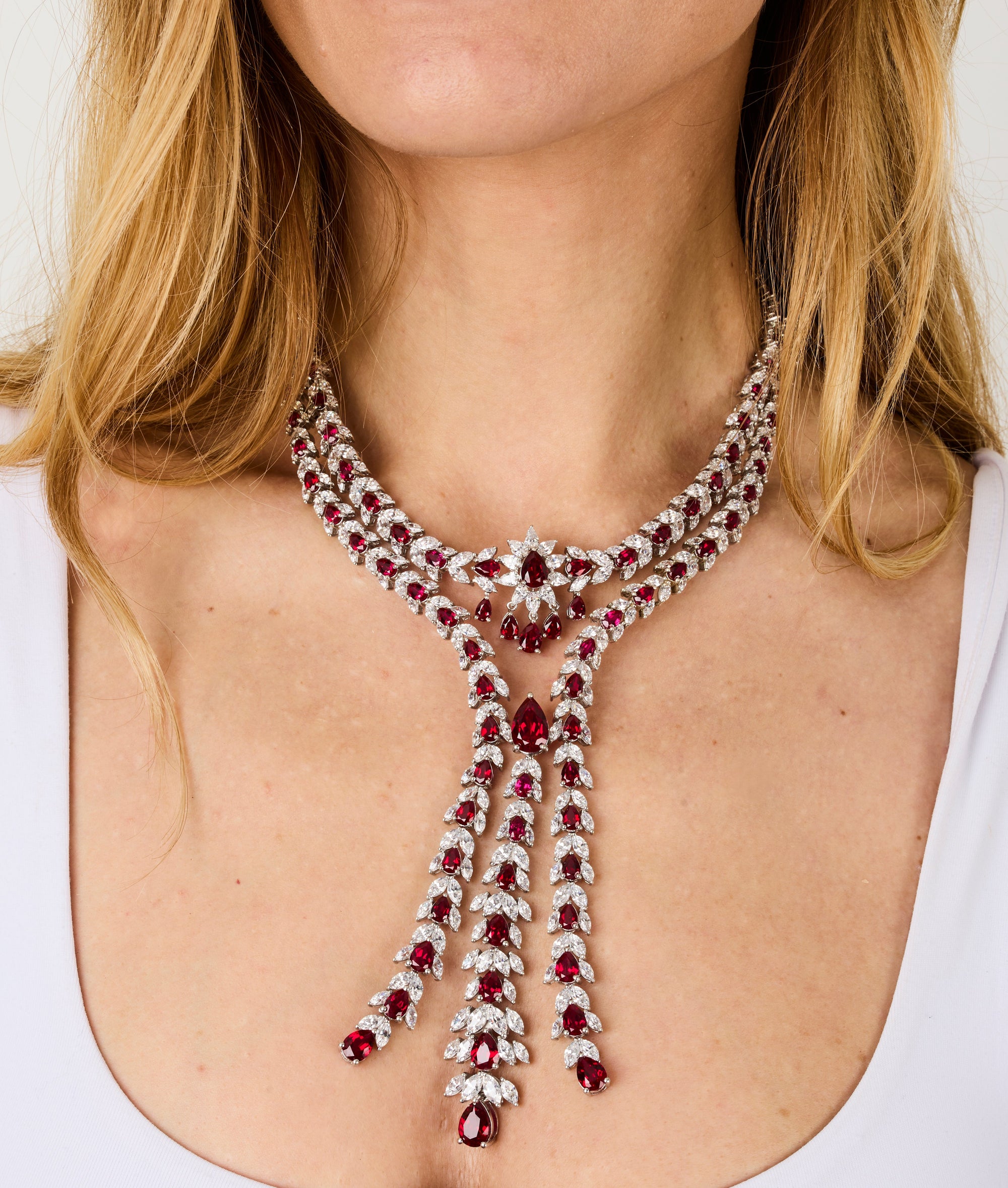 1qty NEW / Argent Rhodié Collier 3 rangs serti de Burmalite rouge rubis taille poire // RECO : 2250€