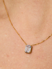 5qty NEW / Or jaune 18ct Pendentif en or jaune 18 carats sur chaîne // RECO : 588€