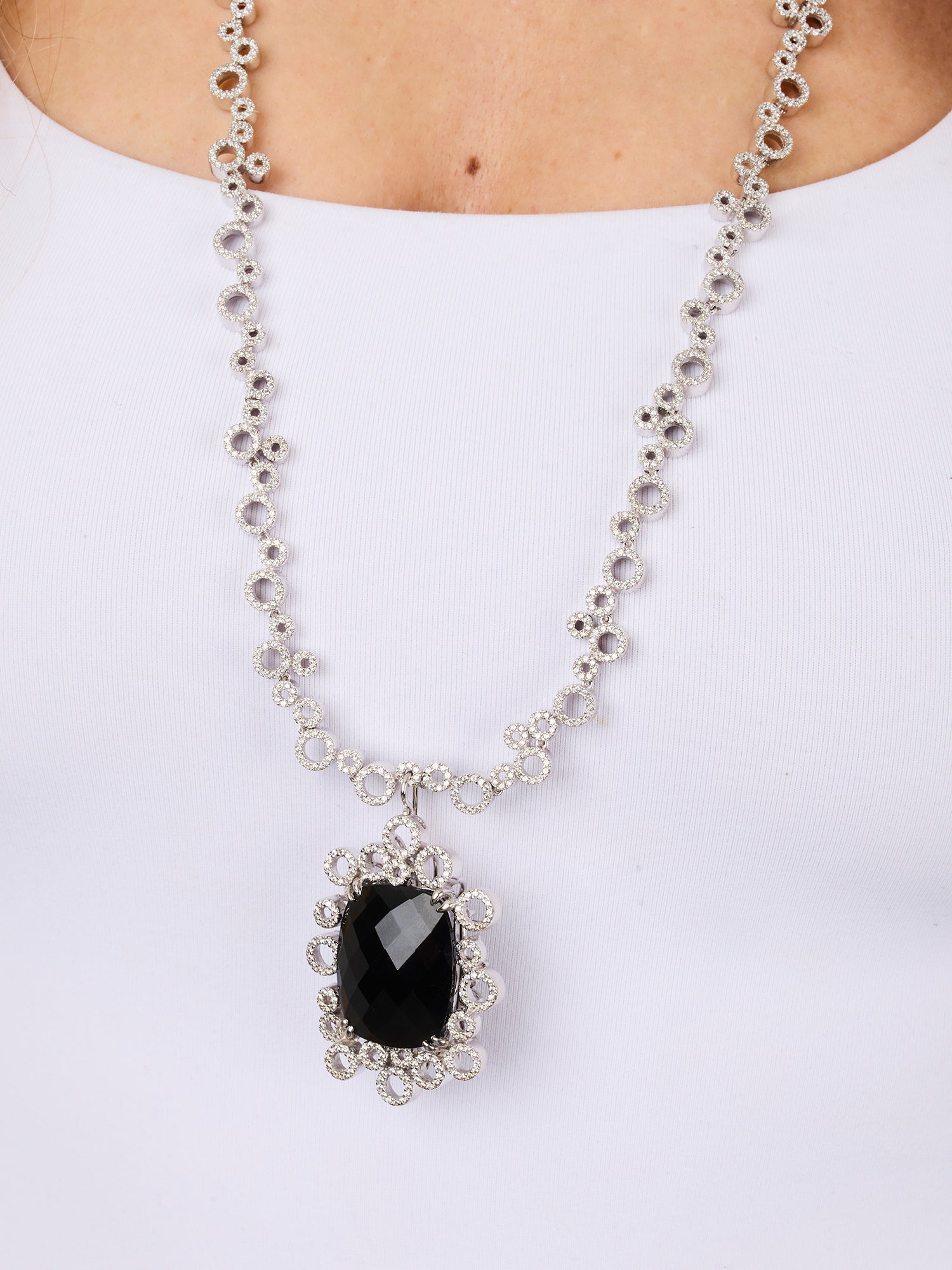 1qty NEW / Argent Rhodié Sautoir 80 cm serti de Burmalite blanche taille brillant // RECO : 1470€