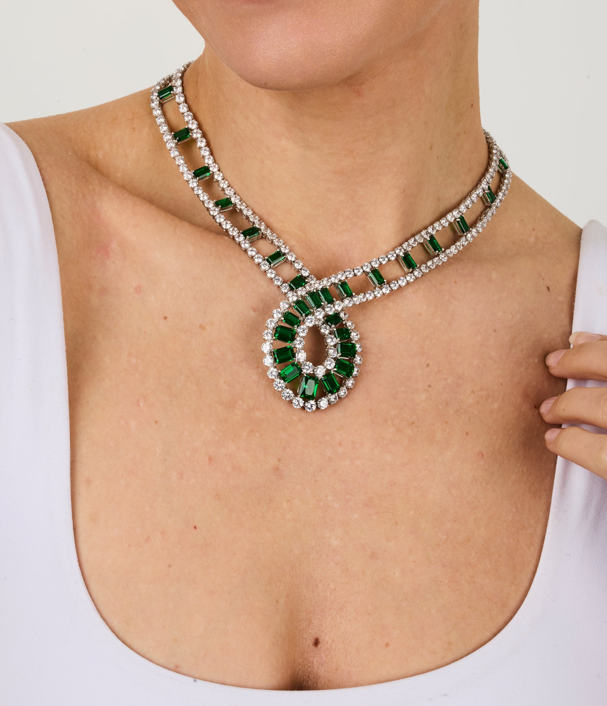 1qty NEW / Argent Collier croisé serti de Burmalite taille émeraude vert émeraude et blanche taille brillant // RECO : 1350€