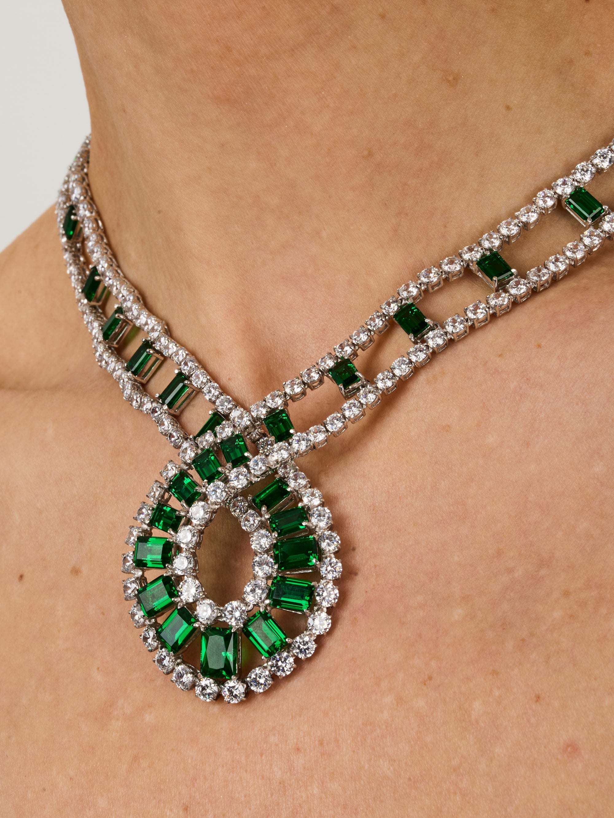 1qty NEW / Argent Collier croisé serti de Burmalite taille émeraude vert émeraude et blanche taille brillant // RECO : 1350€